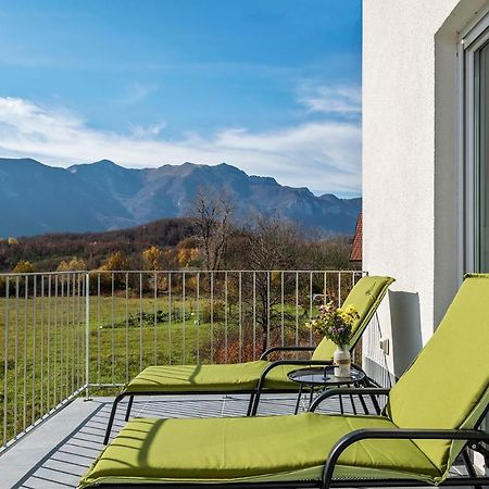 Velebit Lodge Lovinac  Buitenkant foto