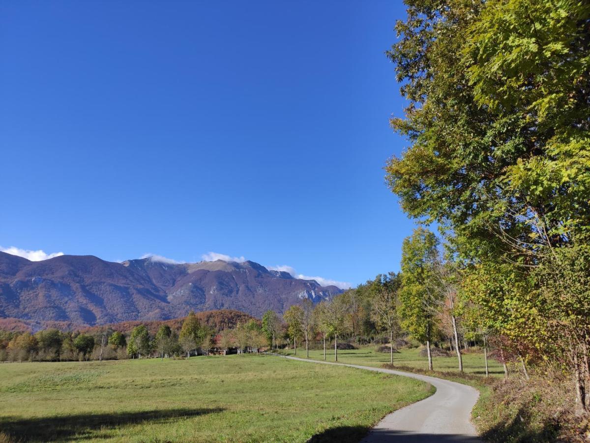 Velebit Lodge Lovinac  Buitenkant foto