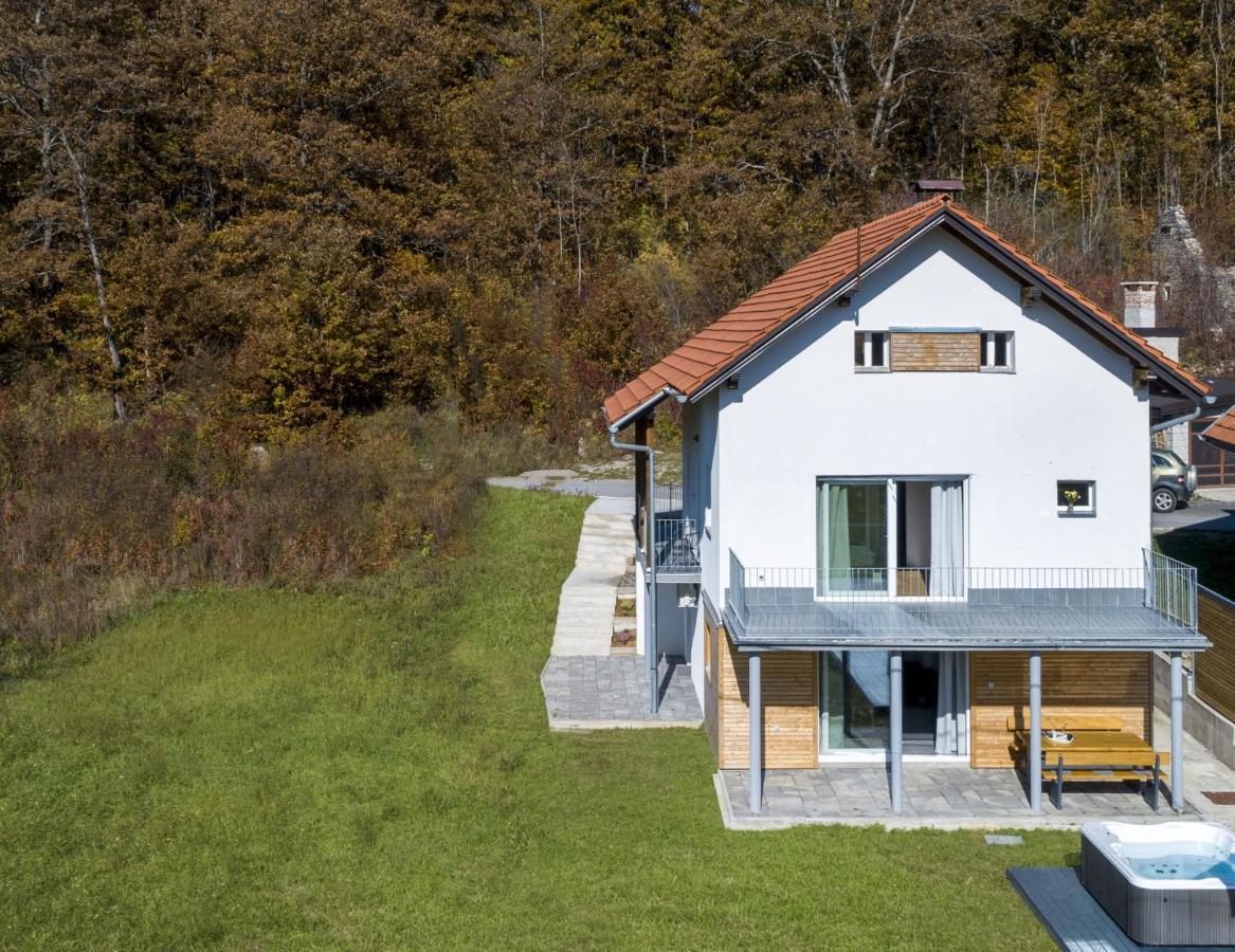 Velebit Lodge Lovinac  Buitenkant foto
