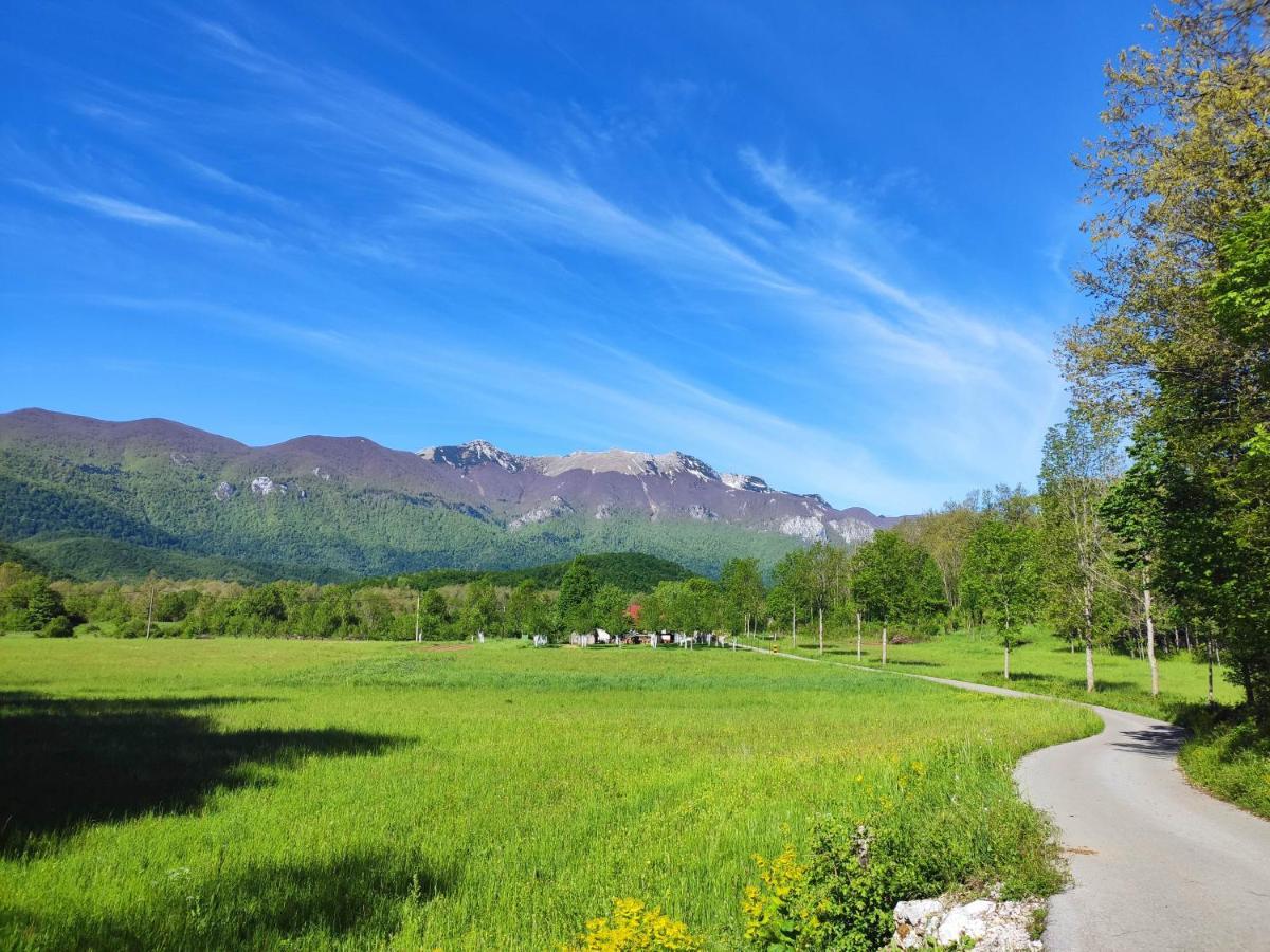 Velebit Lodge Lovinac  Buitenkant foto