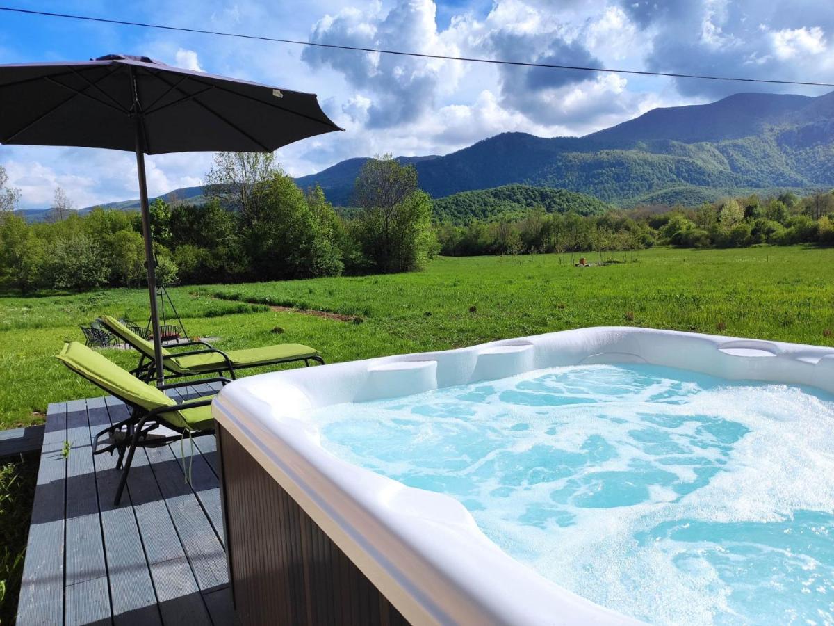 Velebit Lodge Lovinac  Buitenkant foto