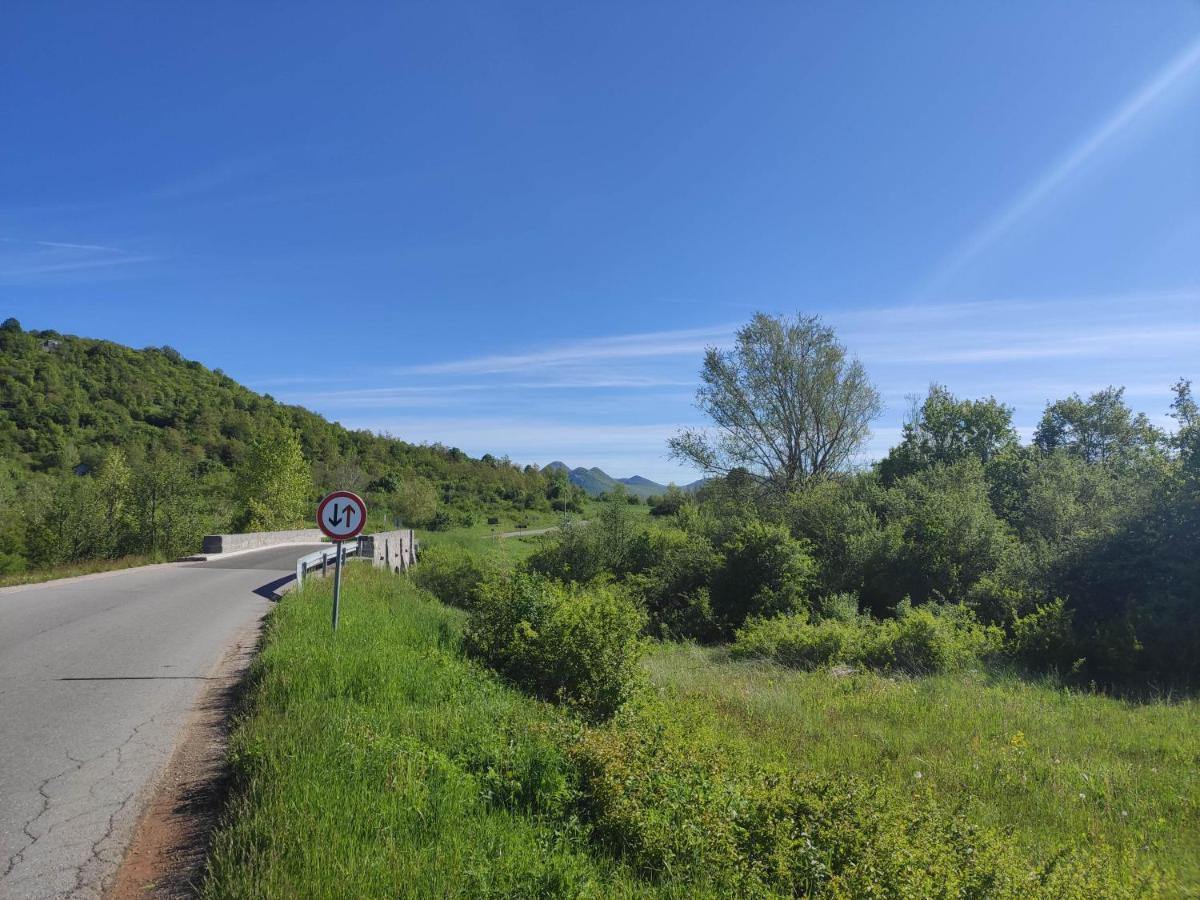 Velebit Lodge Lovinac  Buitenkant foto