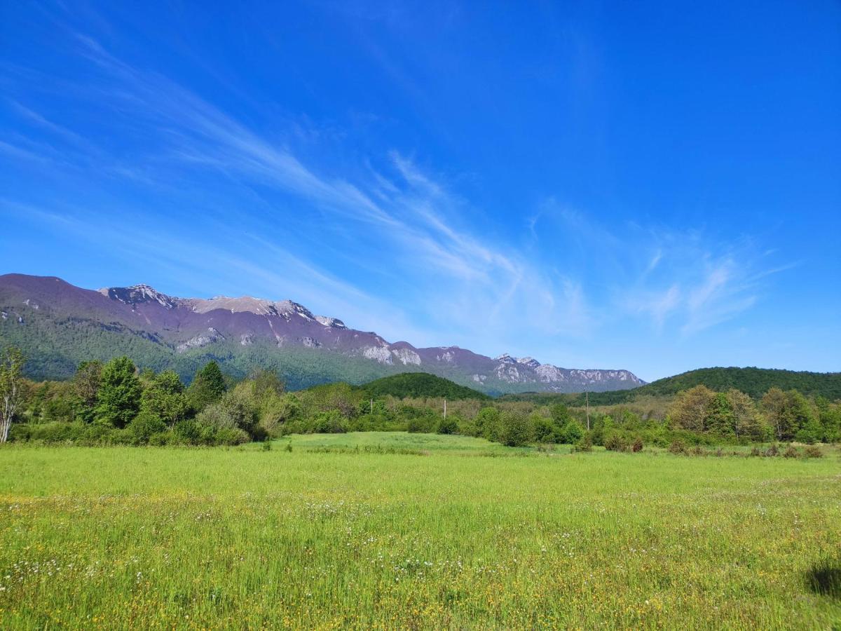 Velebit Lodge Lovinac  Buitenkant foto