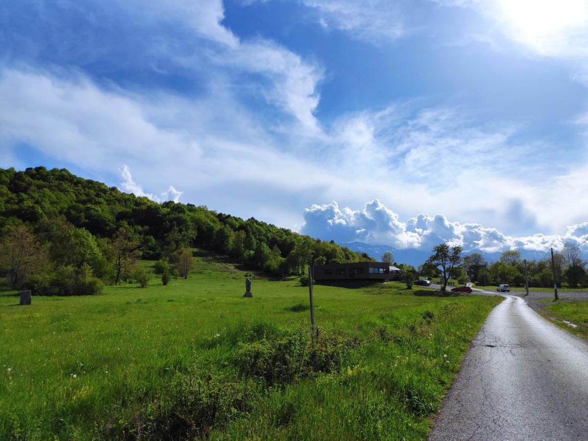 Velebit Lodge Lovinac  Buitenkant foto