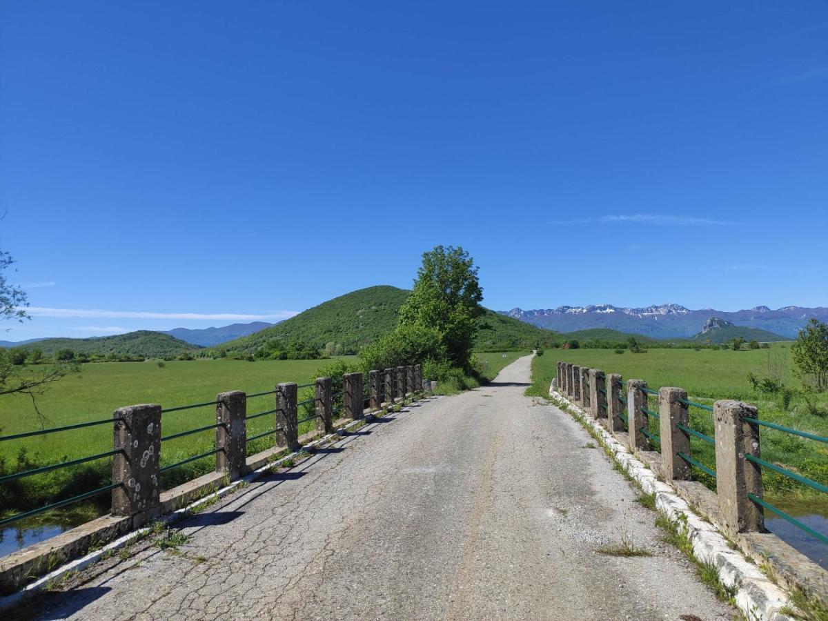 Velebit Lodge Lovinac  Buitenkant foto